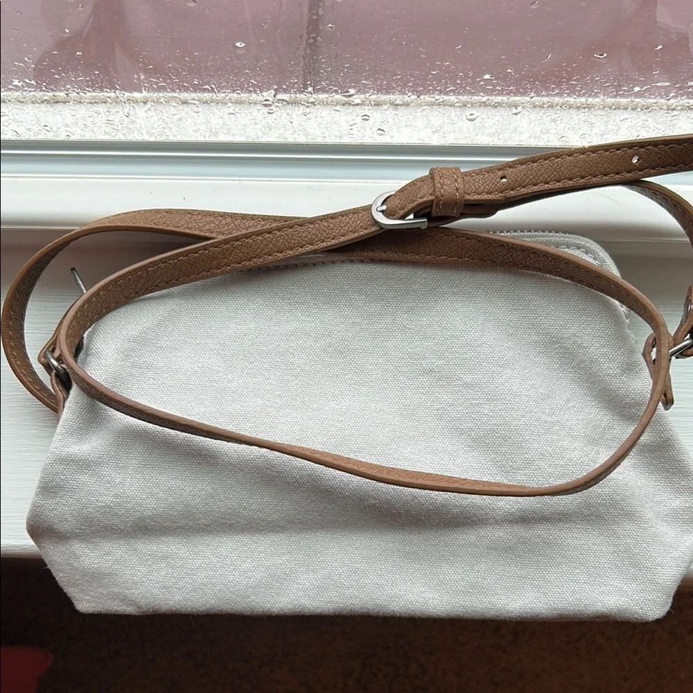 Abercrombie & Fitch White and Brown Crossbody Bag with Floral Details - Picture 4 of 9